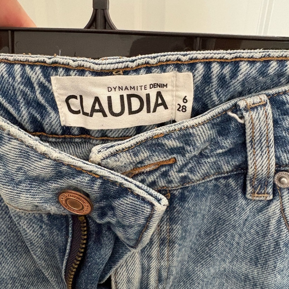“Claudia” Ripped Jeans, Mint Condition (size 6/28)